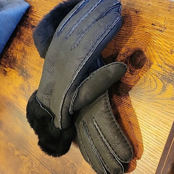 EMU Natural 100% Australian Sheepskin Gloves Black M/L Like new. - Picture 4 of 5